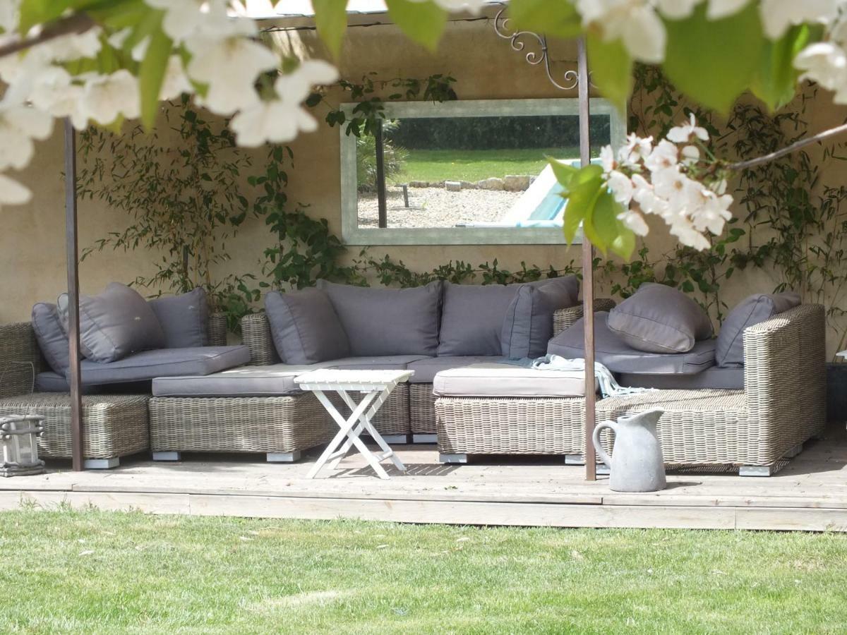 Bed and Breakfast Mas De La Garance Althen-des-Paluds Esterno foto
