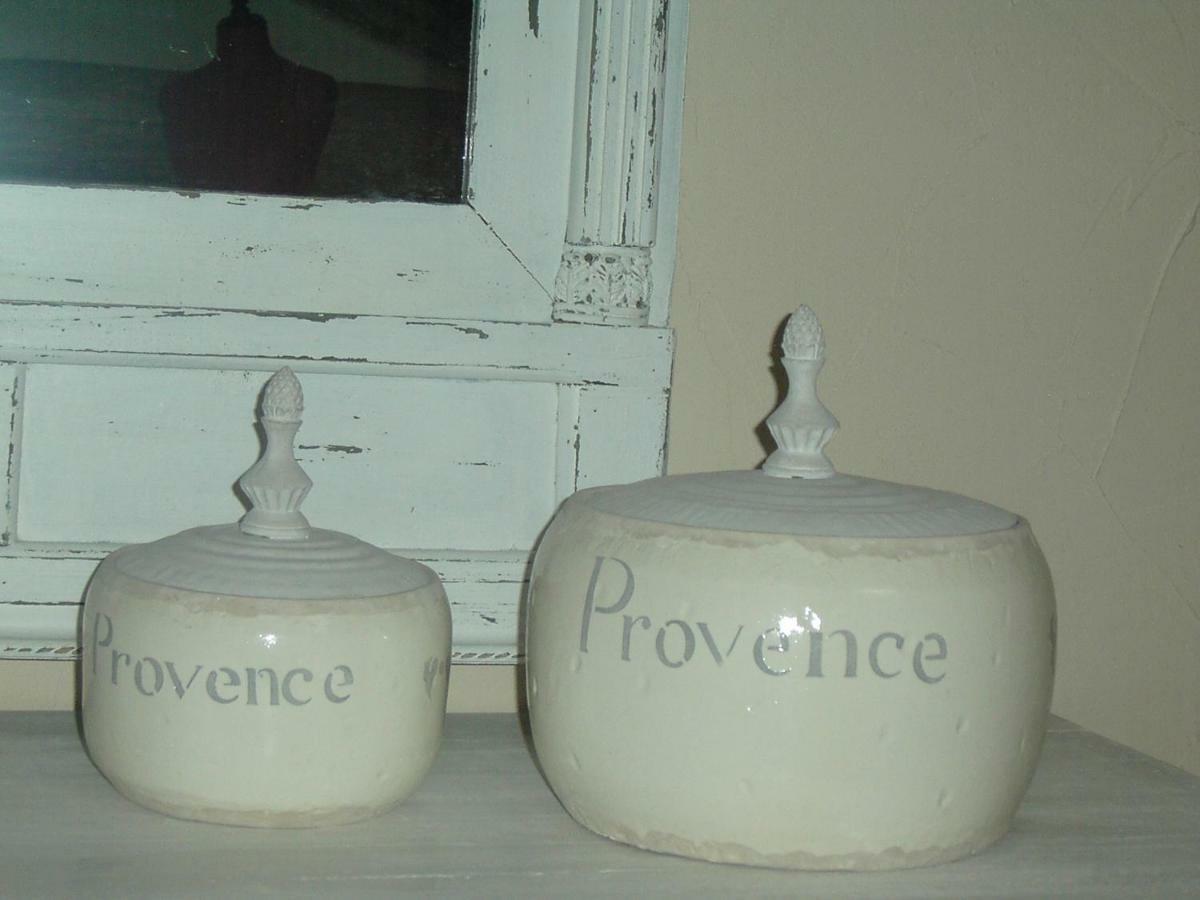 Bed and Breakfast Mas De La Garance Althen-des-Paluds Esterno foto